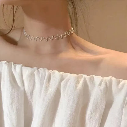 Silver Horizon Triangle Pendant Necklace – Where Minimalism Meets Modern Muse